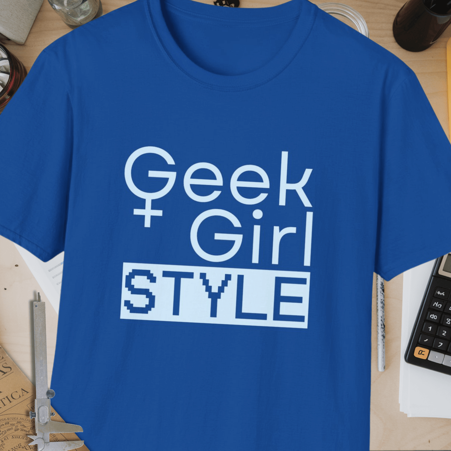 Geek Girl Style Unisex Softstyle T-Shirt